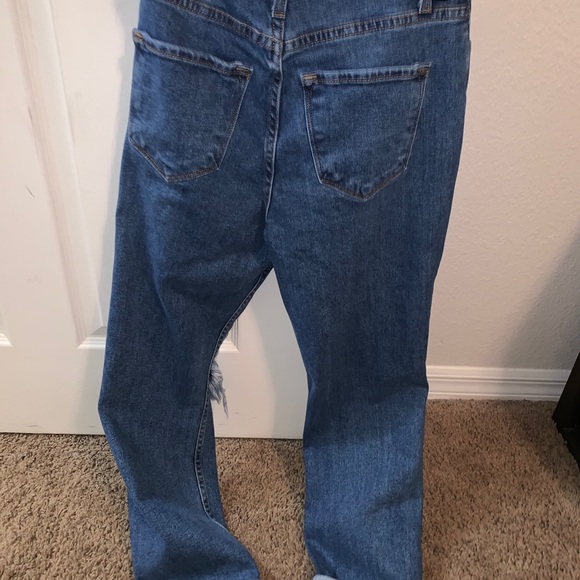 Distressed Jeans - Picture 3 of 4